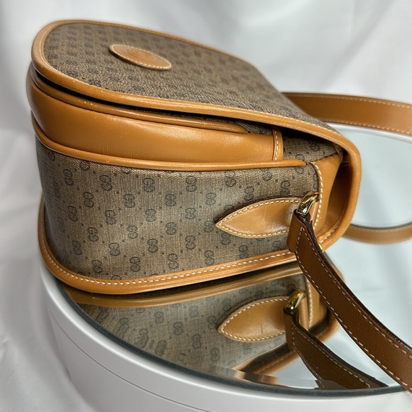 GUCCI Leather Crossbody ~EUC - Picture 6 of 17